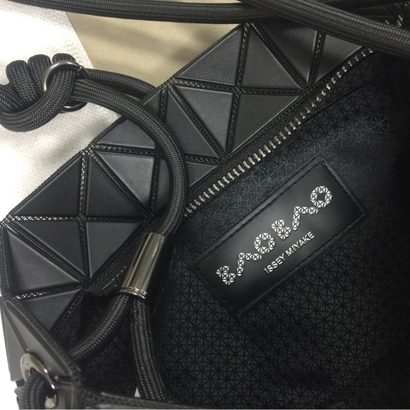 🛻🐧Women's Loop Metallic Shoulder Bag Black🧩 - Picture 4 of 4